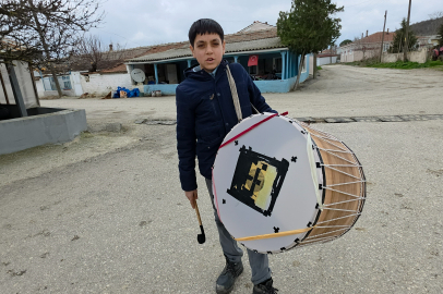 Edirne'nin En Küçük Ramazan Davulcusu 400 Haneyi Sahura Kaldırıyor
