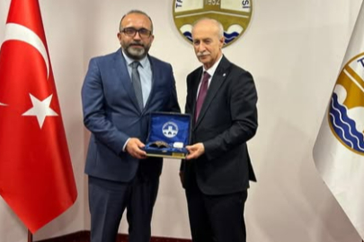 VGM Vakıf Hizmetleri Daire Başkanı Güneren'den Rektör Hatipler'e Ziyaret