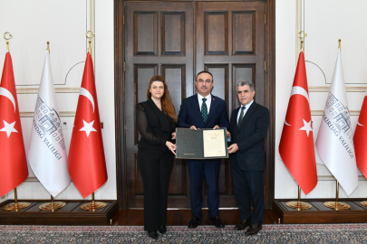 Vali Soytürk’ten Başarılı Nüfus Personeline Tebrik