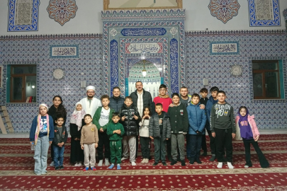 Kaymakam Özderin Çocuklarla Teravih Sonrası Buluştu