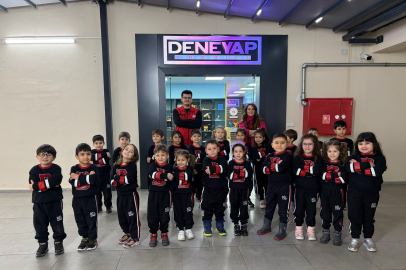 Minikler 'Tesla Bobini' İle Bilimin İzini Sürdü