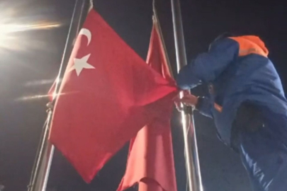 Al Bayrağa Duygulandıran Selam