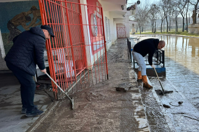Er Meydanında Temizlik Seferberliği: Taşkının İzleri Siliniyor