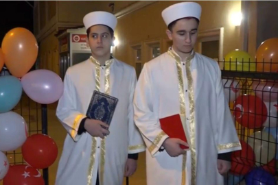 Hafız Olan Öğrenciler Teravih Namazı Kıldırdı