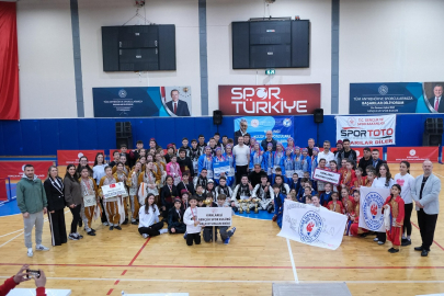 Kırklareli’nde Halk Oyunları Yarışmalarında Dereceye Giren Ekipler Ödüllendirildi