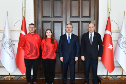 Vali Soytürk Başarılı Badminton Sporcusunu Ağırladı