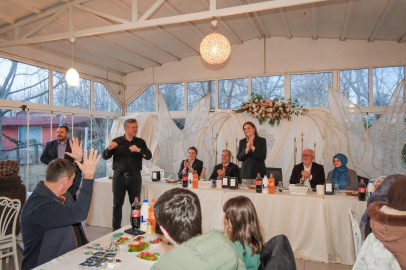 AK Parti Engelliler İftarında İşaret Dili Detayı