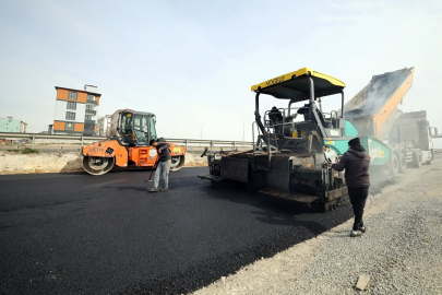 Bağlık Mahallesi’nde Sıcak Asfalt Çalışması Sürüyor