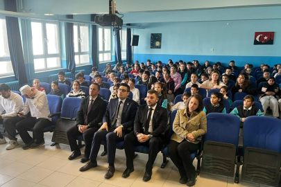 Cumhuriyet Ortaokulu’nda “İlahi Söyleşisi” Programı Düzenlendi
