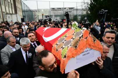 Öğrencisinin Bıçaklı Saldırısında Hayatını Kaybeden Öğretmen İçin Okulunda Tören Düzenlendi