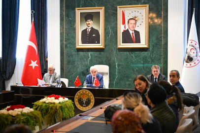 Vali Turan, Vatandaşlarla Görüşmelerini Sürdürüyor