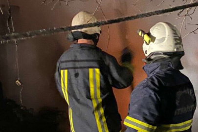 Saman Yüklü Bir Tır Yanarak Kullanılamaz Hale Geldi