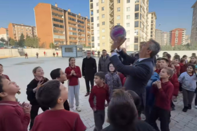 Vali Yunus Sezer 100. Yıl İlkokulunu Ziyaret Etti