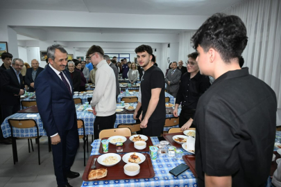 Vali Sezer Fen Lisesi Öğrencileriyle İftarda Buluştu