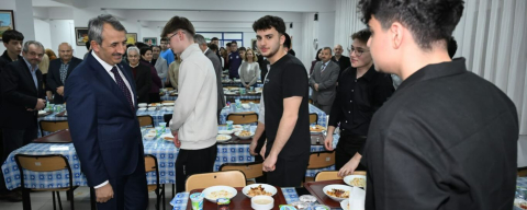 Vali Sezer Fen Lisesi Öğrencileriyle İftarda Buluştu