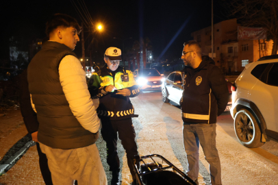 Kasksız Sürücüden Polise İlginç Teklif: "Cezayı Bana Değil, Plakaya Yazın"