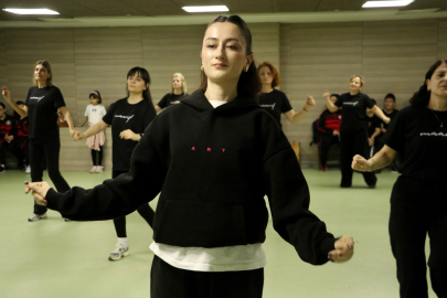 Tekirdağ'da Kadın Öğretmenler Halk Danslarıyla Stres Atıyor