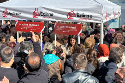 ‎Edirne’deki Çiçek Dağıtımında İzdiham