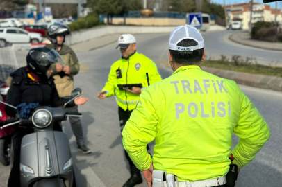 Bahane Sıcak, Risk Ölümcül: Kasksız Sürücülere Polis Freni