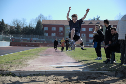 Genç Atletler İl Birinciliği İçin Yarıştı