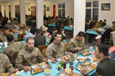 Çanakkale Valisi Toraman, Gelibolu'da Şehit Aileleri, Gaziler ve Askerlerle İftar Yaptı