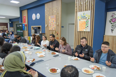 İba, Sahurda Üniversite Öğrencileriyle Buluştu