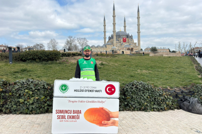 Edirne’de Kadir Gecesi’nde Somuncu Baba Ekmeği İkramı