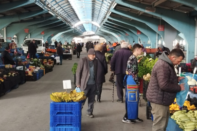 Pazartesi Pazarında Yoğunluk Erken Başladı