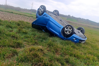 Pehlivanköy'de Tarlaya Uçan Otomobilin Sürücüsü Yaralandı