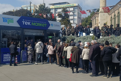 Tekirdağ'da Bayram Alışverişi Kuyruğu: Ucuz Ete Metrelerce Sıra Oluştu