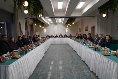 Vali Sezer, Vali Yardımcıları ve Kaymakamlarla İftarda Buluştu