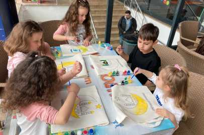 Minikler Ramazan Coşkusunu Çanta Boyayarak Yaşadı