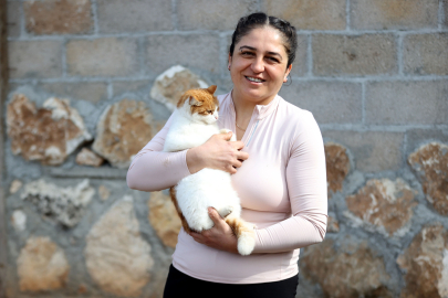 Moda Tasarımcısı Şehrin Stresinden Uzaklaşmak İçin Kamp Yaptığı Köye Göç Etti