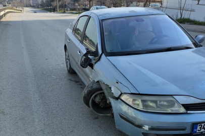 Keşan'da Refüje Çarpan Otomobilin Sürücüsü Yaralandı
