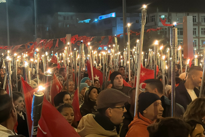 Meşaleler Çanakkale Şehitleri İçin Yandı