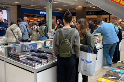 Arife Günü Kitap Fuarına Ziyaretçi Akını
