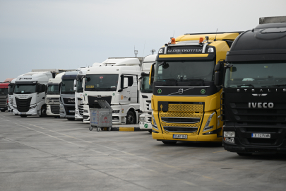 Kapıkule'de Tır Şoförleri Bayramı Yolda Geçiriyor