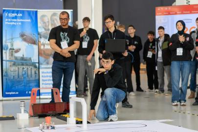 Bursalı Lise Öğrencileri Robotik Yarışmasında Dünya İkincisi Oldu