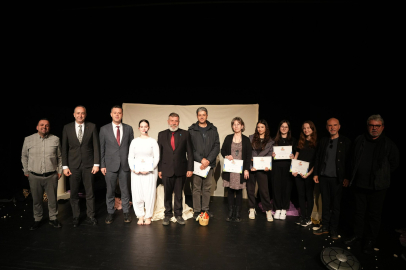 Çorlu Belediye Başkanı Sarıkurt’tan Okullar Arası Tiyatroya Destek