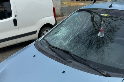 Otomobil Yayaya Çarptı: 2 Yaralı