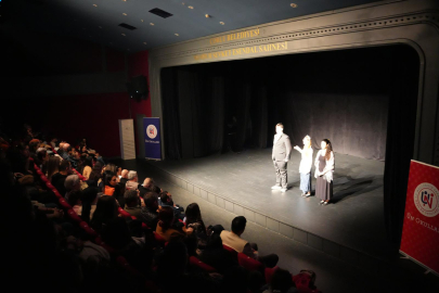 Çorlu’da Okullar Arası Tiyatro Yarışması Devam Ediyor