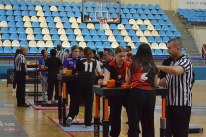 Edirne’de Yıldızlar Bilek Güreşi Heyecanı