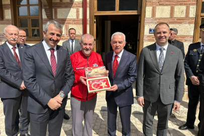 Kurabiyeci Dede’den Türk Bayraklı Badem Ezmesi