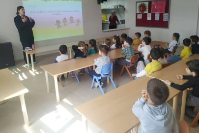 Gelibolu'da Velilere ve Öğrencilere Yönelik Eğitim Programı Düzenlendi