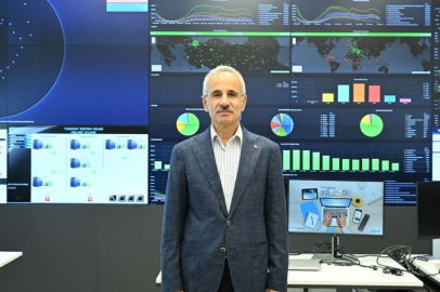 Bakan Uraloğlu: "Türkiye'de Haftalık Sosyal Medya Kullanım Süresi 25 Saat 4 Dakikaya Çıktı"