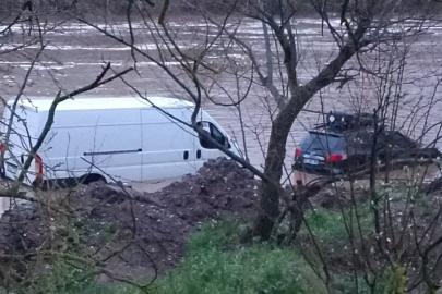 Balıkesir'de Simav Çayı'nda Mahsur Kalan 2 Kişi Kurtarıldı