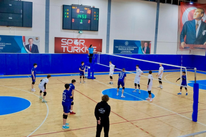 Kırklareli’nde Okullar Arası Voleybol Mücadelesi Tribünden Takip Edildi
