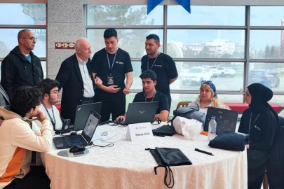 Rektör Hatipler Astro Hackathon’da Öğrencilerle Bir Araya Geldi