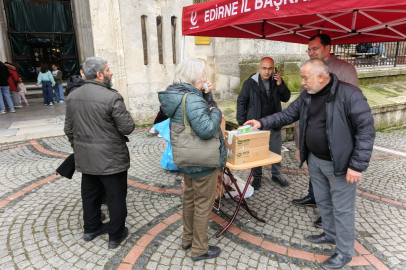 Fatih'in Doğum Gününde Şerbet ve Süt Dağıttılar