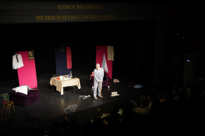 “Huzurevinde Kontenjan Nasıl Açılır?” Oyunu Çorlu’da Sahnelendi